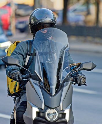 motorcyclist-7561737_1920